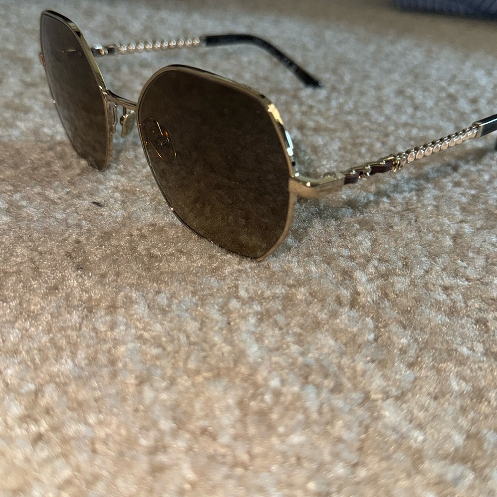 WORN 5X CHANEL SUNNIES! Gorgeous pearl and chain detail on sides.